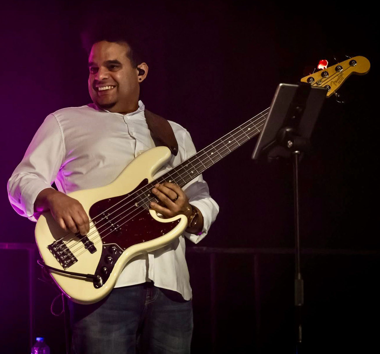 Dennis Nicles Cobas - Bass