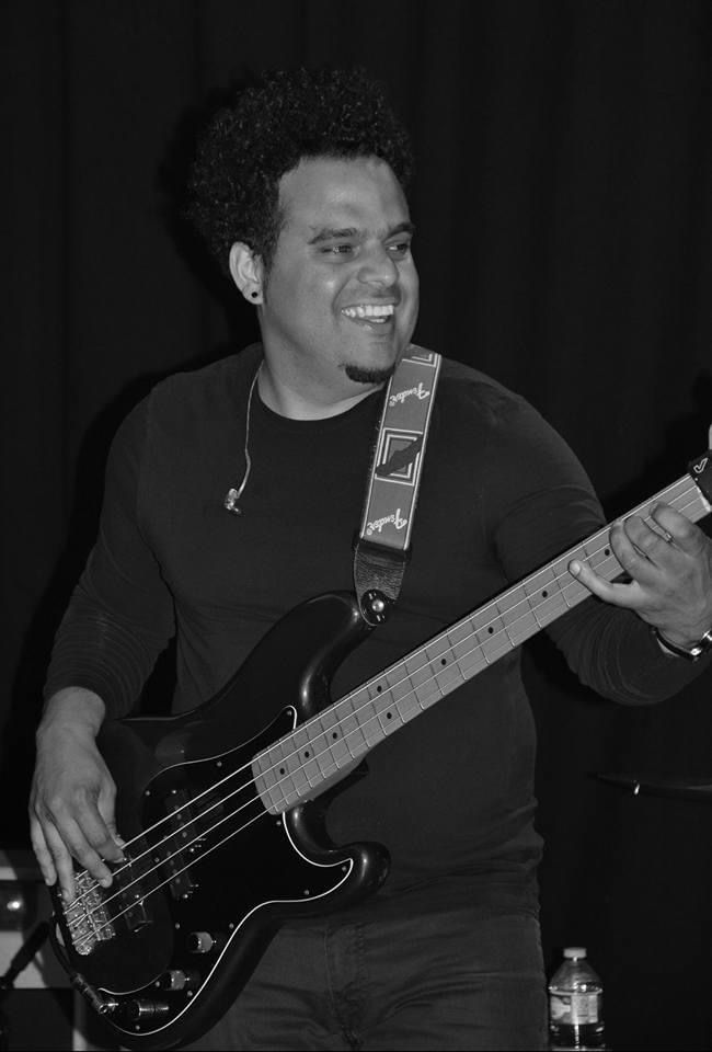 Dennis Nicles Cobas - Bass
